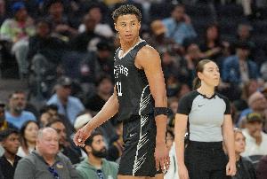 华体会体育迷APP-防守大闸！14号秀卡特-布莱恩特半场3盖帽 3中1拿3分2板2助1断