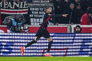 记者：纽卡加大追逐埃基蒂克力度，但法兰克福希望留下球员