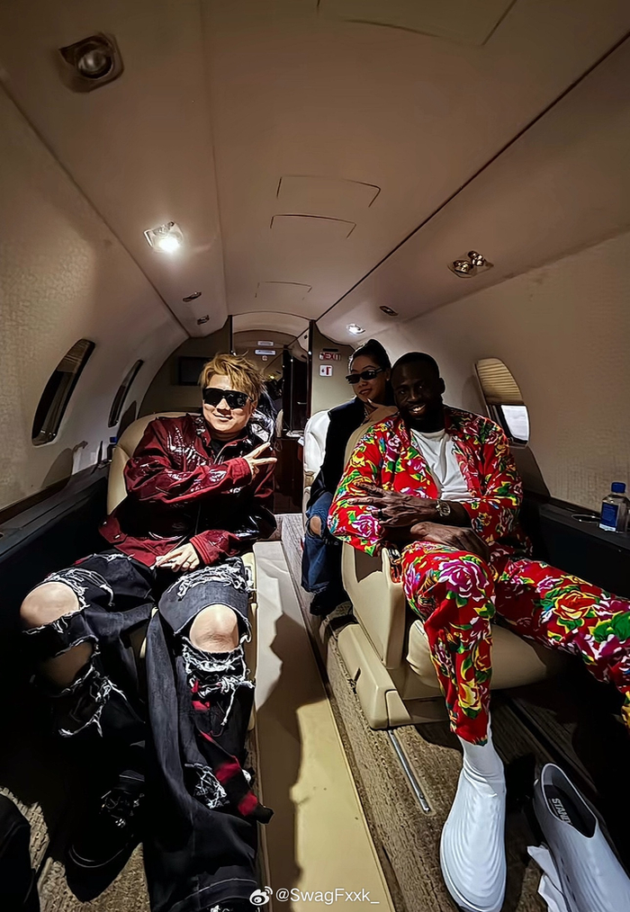 王以太与勇士格林同乘私人飞机|德雷蒙德·格林|金州勇士队|金州勇士_新浪体育_新浪新闻