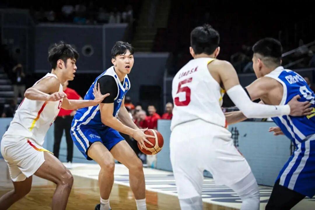 华体会官方平台下载-中国男篮两连胜背后：张镇麟表现低迷，国家队之路堪忧